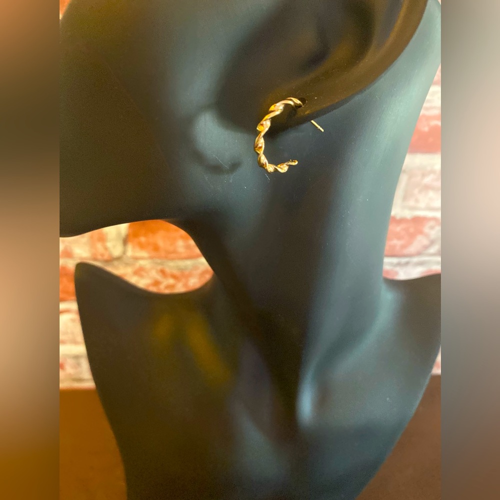 Small Twisted Gold Hoop Earrings - NEW